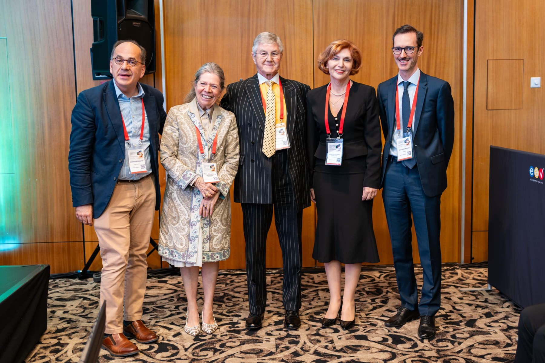 Dr. Daniela Cioplean alături de invitații de onoare, Prof. John Marshall și Prof. Marie-José Tassignon.